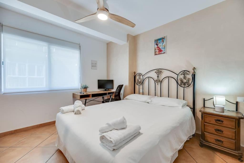 Encantador Apartamento Cerca Del Mar Málaga Exterior foto